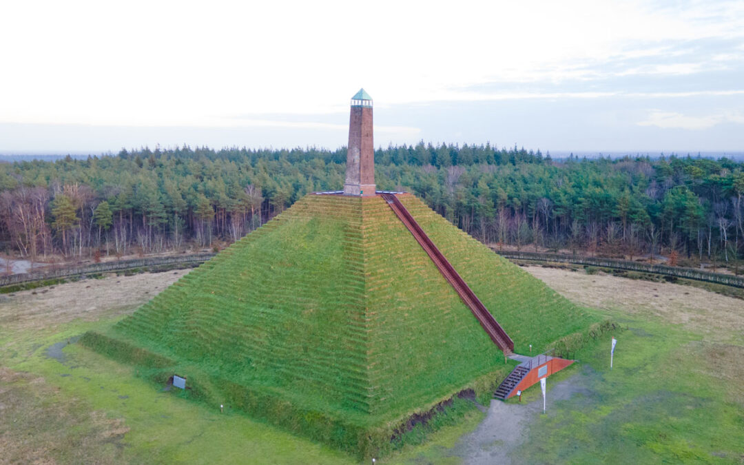 Woudenberg – De Pyramide van Austerlitz met je drone bekijken