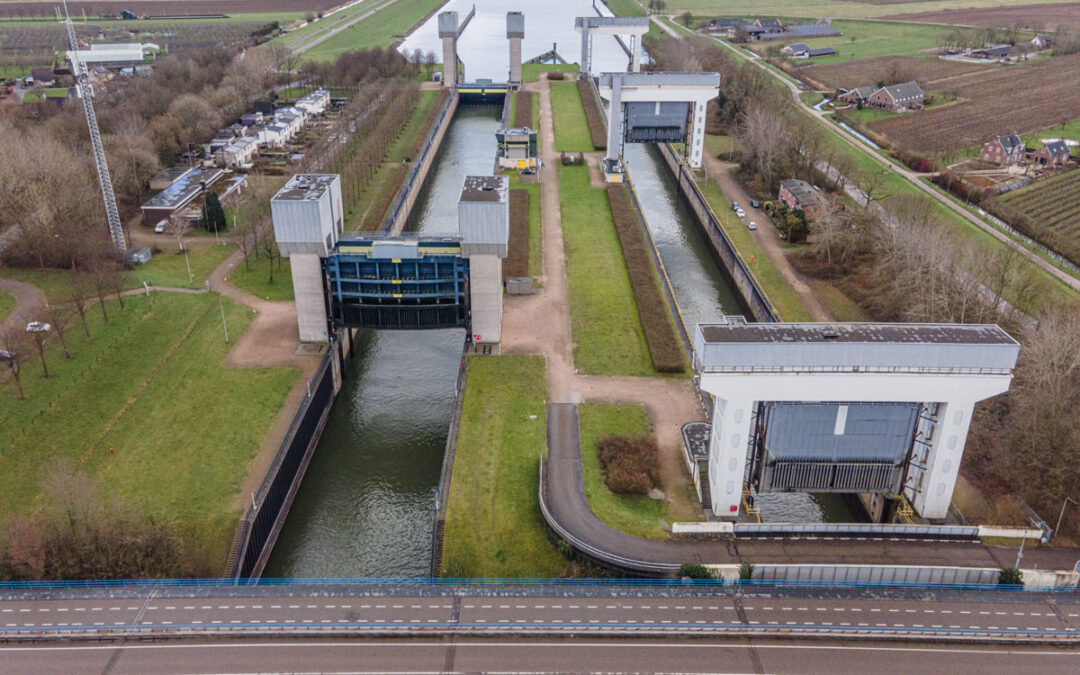 Wijk bij Duurstede – Sluizen Amsterdam-Rijnkanaal met een drone bekijken