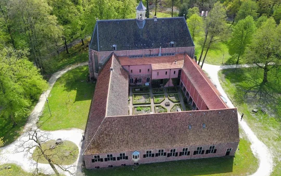 Ter Apel  – Het Klooster bekijken met je drone