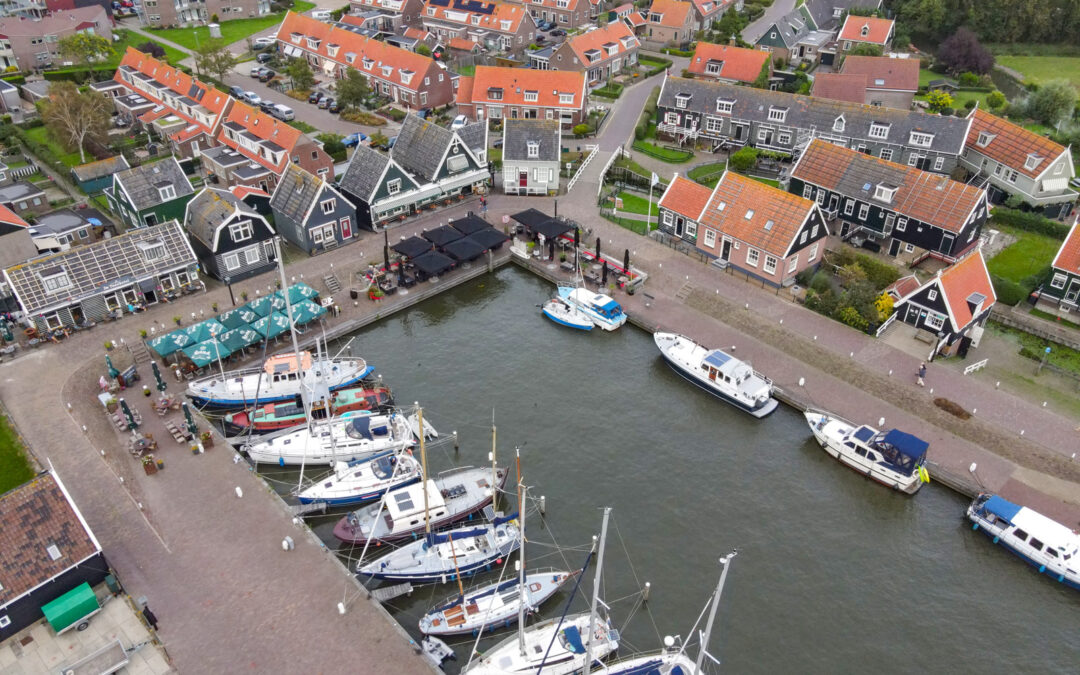 Marken – De haven en het stadje Marken