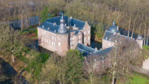 Well – Vliegen met je drone bij kasteel Well in Well