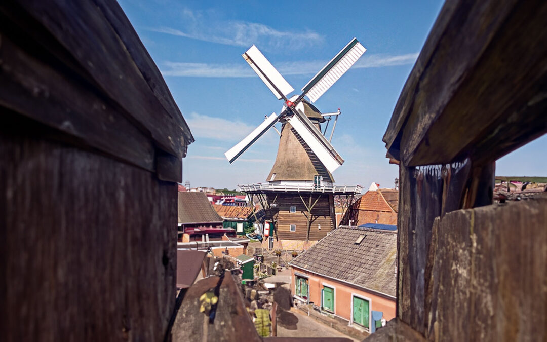 Molen de Vriendschap in Winsum bekijken met een drone